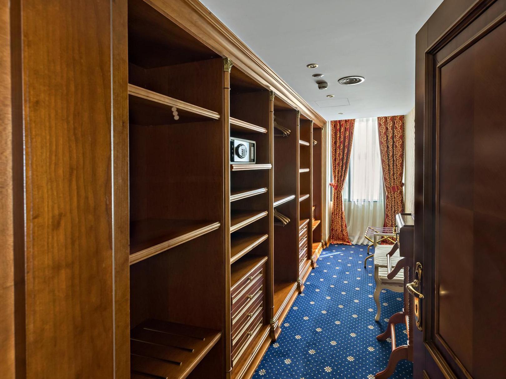 Swiss Diamond Hotel Prishtina Pristina Exterior photo A walk-in closet
